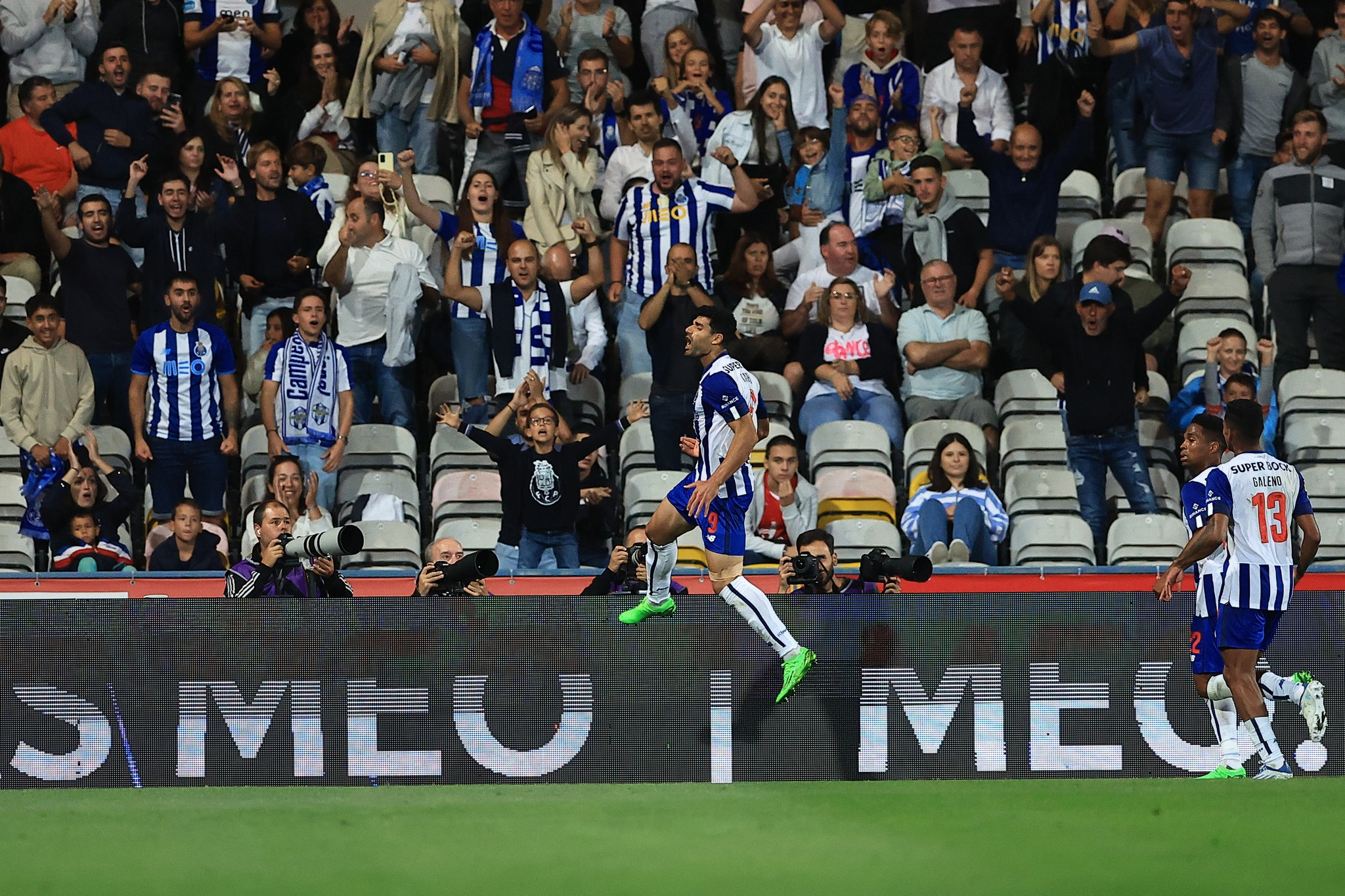 Taremi a festejar o primeiro golo da partida - Foto FC Porto